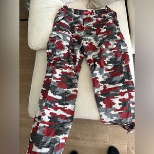 Supreme Cargos (size 34)